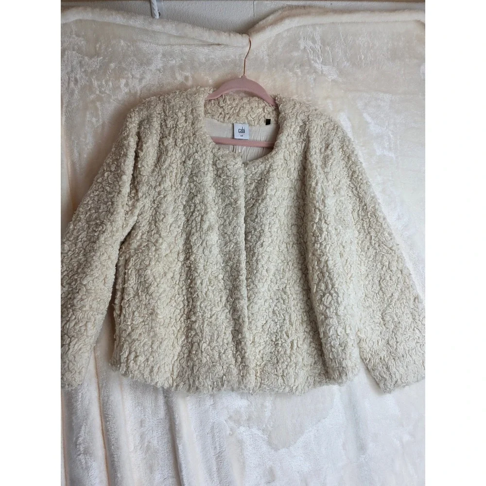 Cabi Cream‎ Textured Fuzzy Cropped Jacket Medium